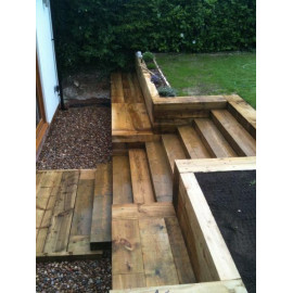 Dubové schody do zahrady